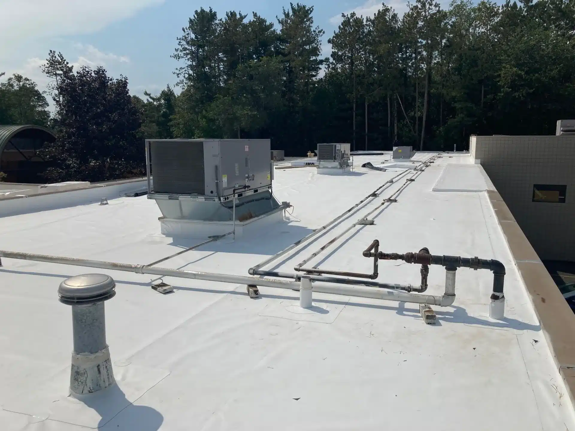 Flat Roof made by commercial roofing contractor in Pontiac, MI