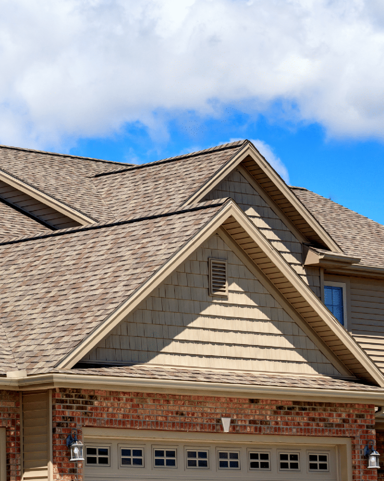 House with brown roof and beige siding that had roof inspection by Performance Roofing and Siding in Michigan