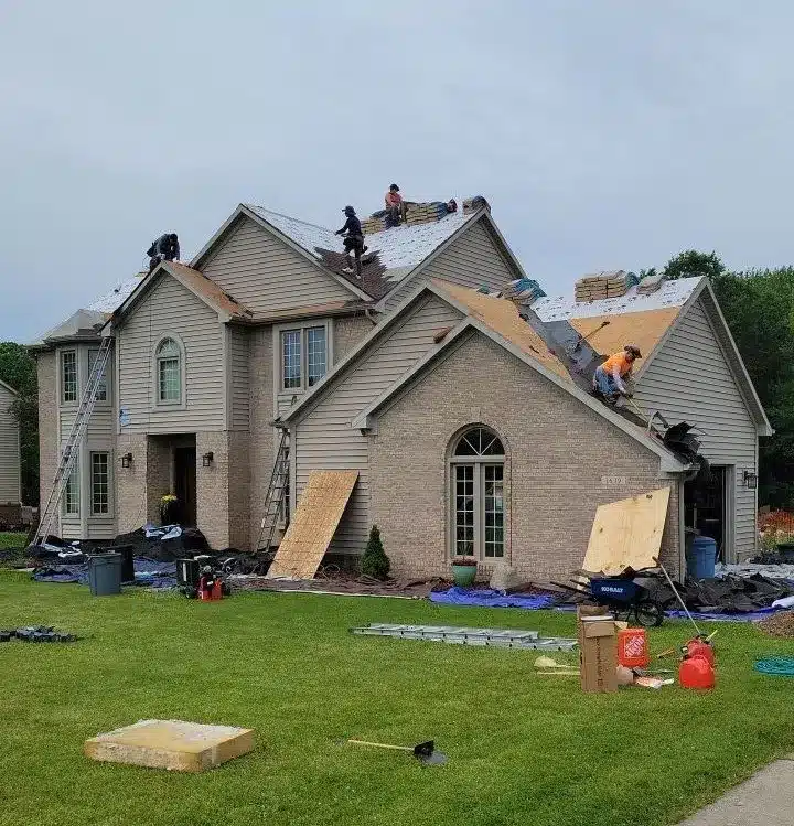 House having a roof replacement service by Performance Roofing and Siding, MI